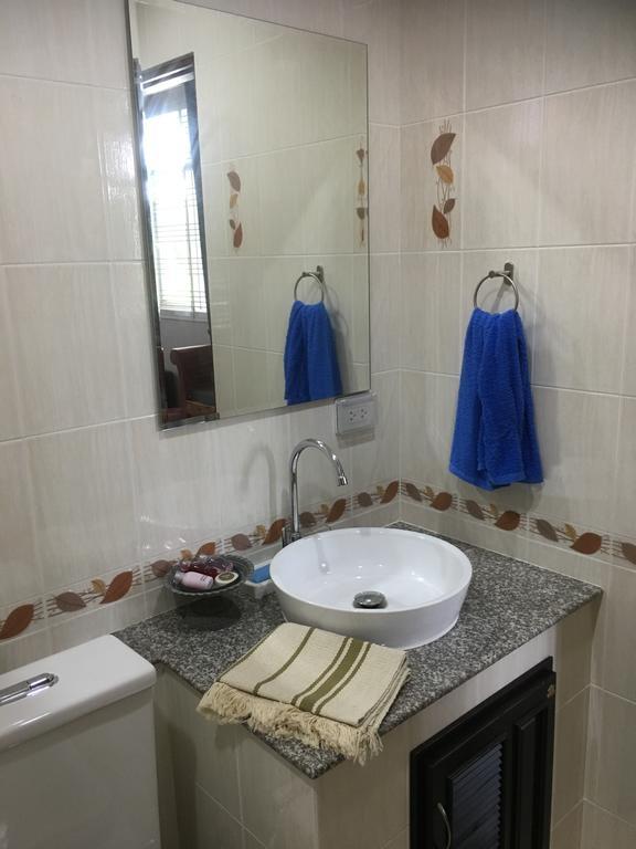 Homestay568 Roi Et Luaran gambar